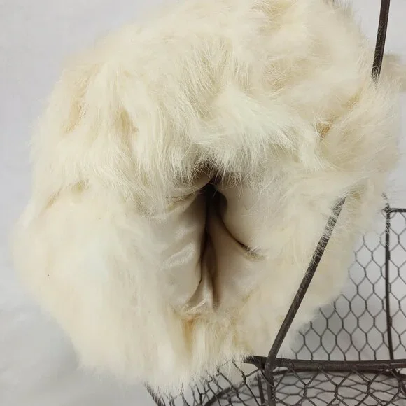 1940s Vintage Fur Muff in Winter White - Picture 4 of 5